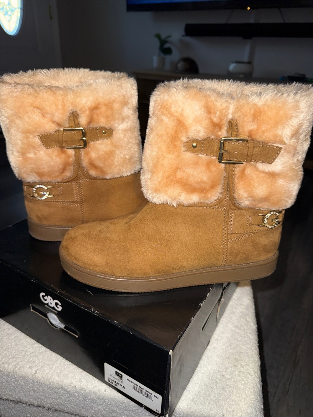 Like New GBG Los Angeles Tan Faux Fur Buckle Ankle Boots Size 9.5 - Picture 2 of 4